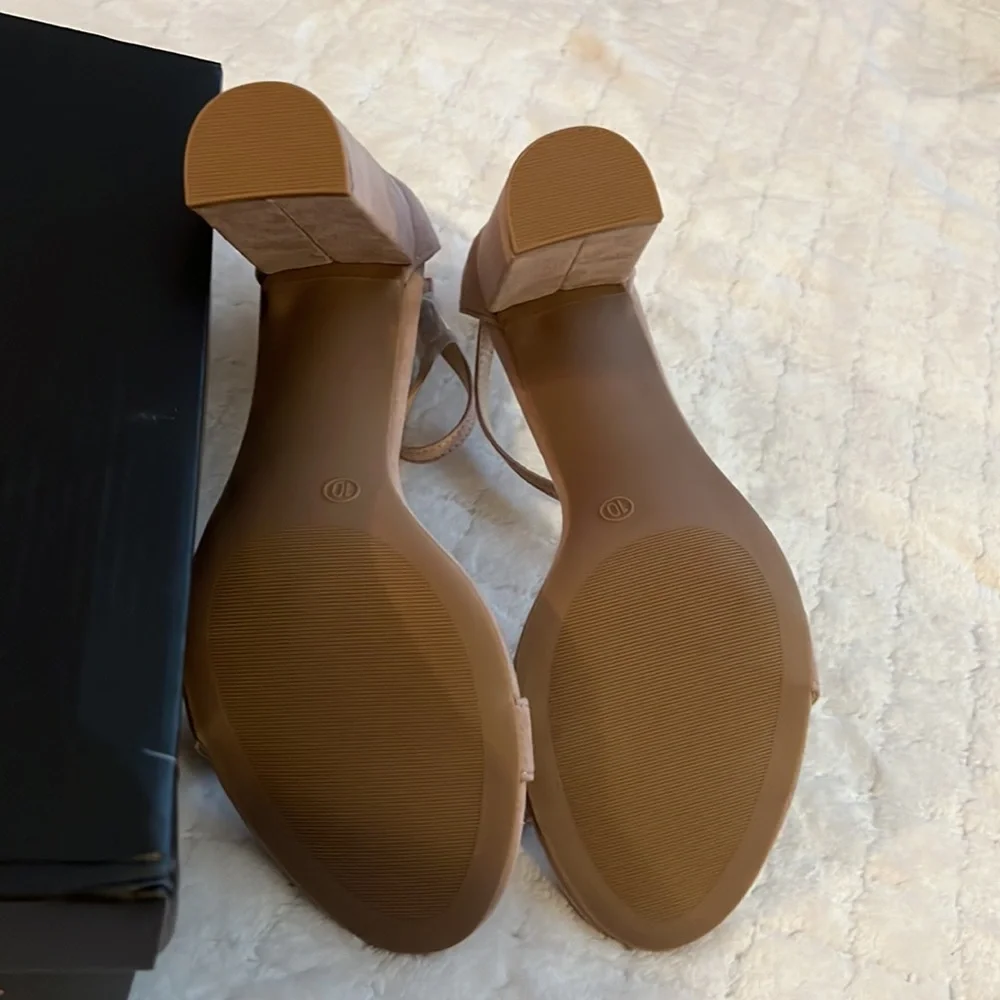 BRAND NEW nude Lulus heels